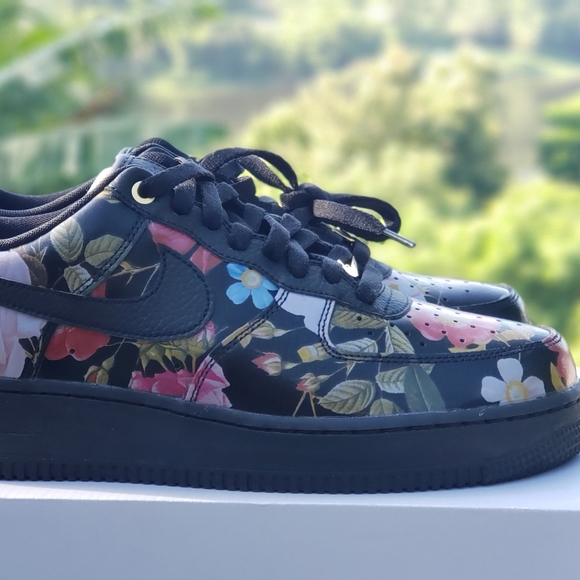 WMNS (W) Air Force 1 Low - Picture 3 of 9